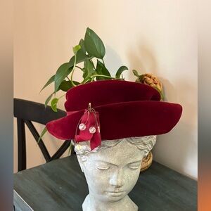 Vintage Noreen Fashion l. Magnin red velvet beret hat with a ribbon bow